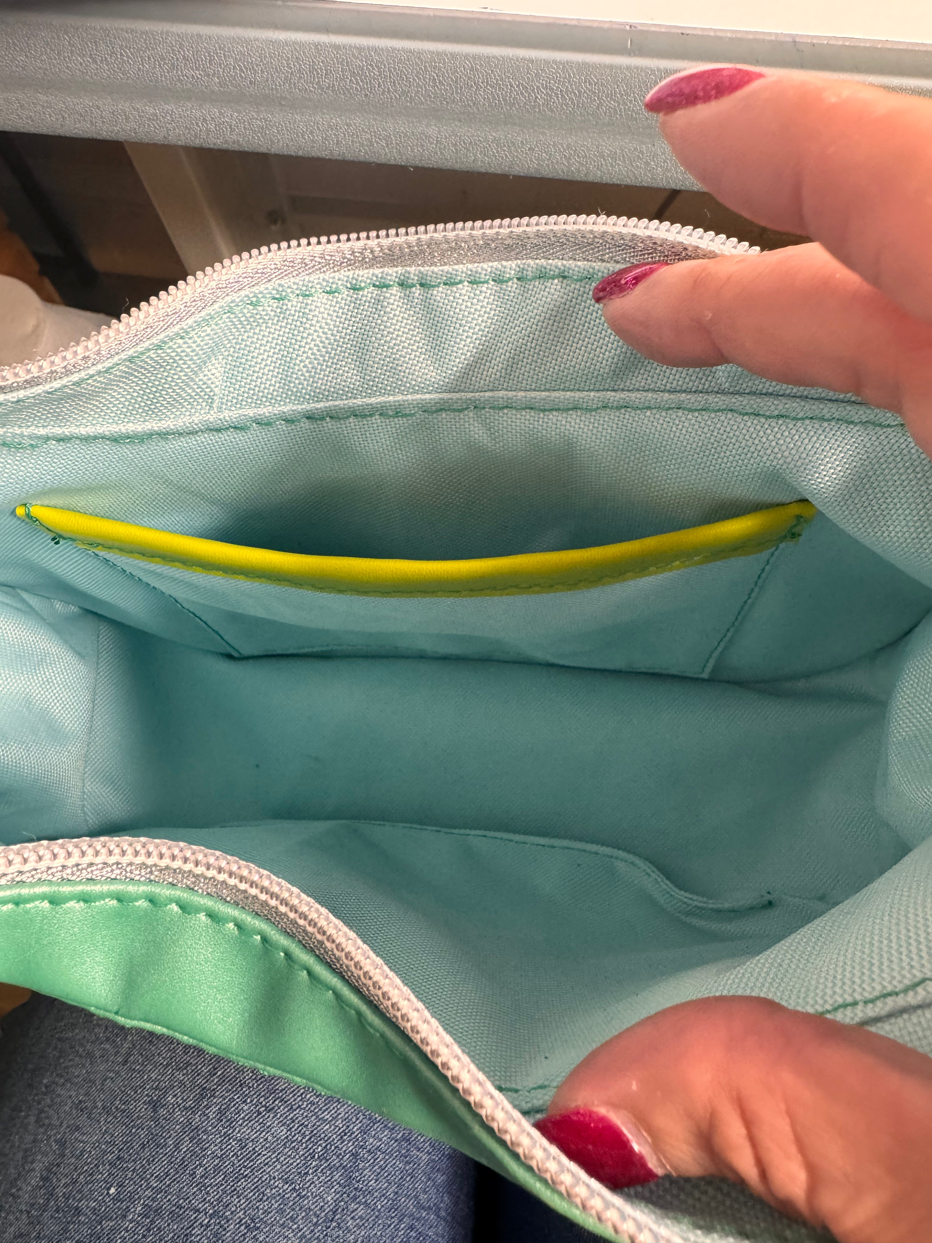 Light green shoulder bag